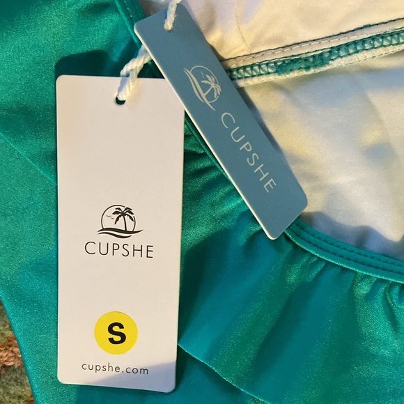 Swim suit. NWT lovely “Cupshe “ turquoise/white with ruffles at neck and back - Picture 4 of 16